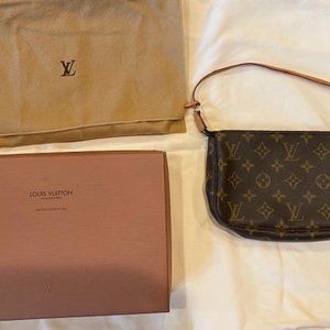 LOUIS VUITTON Monogram Pochette